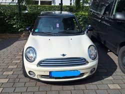 Weiß Gebraucht 2009 Mini Cooper Kleinwagen | 4.200 € (Etwas zu teuer)