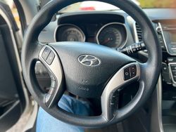 Weiß Gebraucht 2012 Hyundai i30 Kleinwagen | 5.999 €