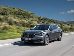 Grau (graphitegrau metallic) Neu 2025 Skoda Superb Selection Kombi | 37.990 € (Superpreis)