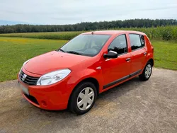 Rot Gebraucht 2009 Dacia Sandero Kleinwagen | 3.200 €