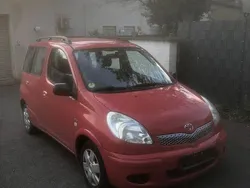 Rot Gebraucht 2003 Toyota Yaris Verso Van / Kleinbus | 2.599 € (Fairer Preis)
