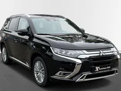 Schwarz metallic Gebraucht 2020 Mitsubishi Outlander P-HEV | 25.110 € (Etwas zu teuer)