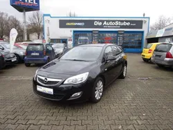 Saphirschwarz mineraleffekt Gebraucht 2011 Opel Astra Edition Kombi | 8.990 €