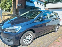 Blau Gebraucht 2019 BMW 218 Active Tourer Van / Kleinbus | 11.900 € (Fairer Preis)