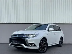 Weiß Gebraucht 2018 Mitsubishi Outlander P-HEV Top SUV | 16.700 € (Guter Preis)