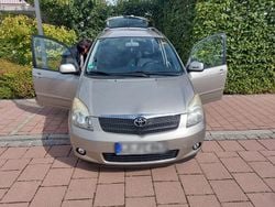 Grau Gebraucht 2003 Toyota Corolla Verso Van / Kleinbus | 5.500 € (Teuer)