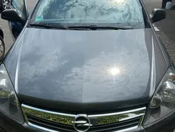 Silber Gebraucht 2011 Opel Astra Eco Kombi | 2.000 € (Etwas zu teuer)