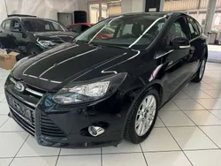 Schwarz Gebraucht 2011 Ford Focus Titanium Limousine | 6.600 € (Fairer Preis)