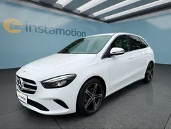 Weiß Gebraucht 2022 Mercedes B200 Van / Kleinbus | 28.499 € (Fairer Preis)