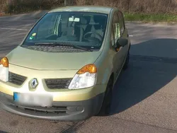 Grün Gebraucht 2004 Renault Modus Van / Kleinbus | 1.500 €