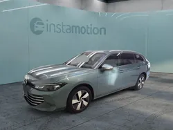 Grün Gebraucht 2024 VW Passat Business Kombi | 36.940 € (Etwas zu teuer)