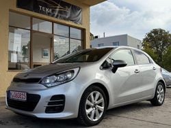 Silber Gebraucht 2015 Kia Rio Limousine | 7.450 € (Fairer Preis)
