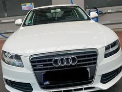 Weiß Gebraucht 2009 Audi A4 Limousine | 8.000 €