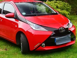 Rot Gebraucht 2017 Toyota Aygo Kleinwagen | 8.200 € (Fairer Preis)