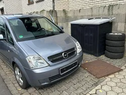 Grau Gebraucht 2004 Opel Meriva Van / Kleinbus | 1.700 € (Fairer Preis)