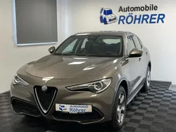 Braun Gebraucht 2018 Alfa Romeo Stelvio Super SUV | 24.500 € (Fairer Preis)
