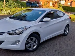 Weiß Gebraucht 2013 Hyundai Elantra Limousine | 6.999 €