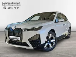 Mineralweiß Gebraucht 2024 BMW iX Sport Line SUV | 73.590 € (Teuer)