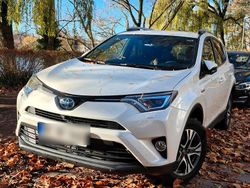 Weiß Gebraucht 2017 Toyota RAV4 Hybrid SUV | 21.999 € (Fairer Preis)