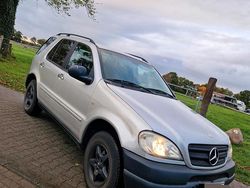 Silber Gebraucht 2001 Mercedes ML270 SUV | 3.300 €