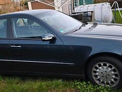 Schwarz Gebraucht 2002 Mercedes E240 Limousine | 3.000 € (Teuer)