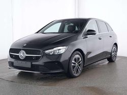 Kosmosschwarzmet. Gebraucht 2024 Mercedes B200 Advanced Plus Van / Kleinbus | 33.600 € (Fairer Preis)