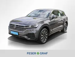 Siliziumgrau metallic Gebraucht 2024 VW Touareg Basis SUV | 53.940 € (Superpreis)