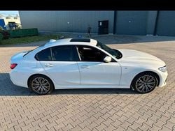 Weiß Gebraucht 2020 BMW 330e M Sport Limousine | 27.900 € (Fairer Preis)