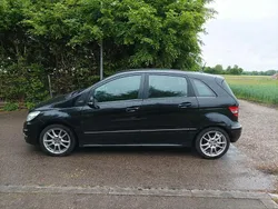 Schwarz Gebraucht 2010 Mercedes B180 Van / Kleinbus | 5.850 € (Fairer Preis)