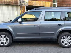 Grau Gebraucht 2017 Skoda Yeti Drive SUV | 13.000 € (Fairer Preis)