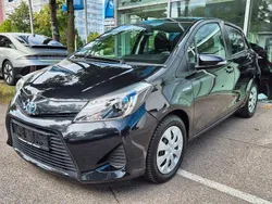 Schwarz Gebraucht 2012 Toyota Yaris Hybrid Life Kleinwagen | 9.900 € (Fairer Preis)