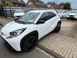 Weiß Gebraucht 2024 Toyota Aygo X-play Kleinwagen | 15.800 €