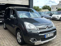 Grau Gebraucht 2015 Citroën Berlingo SELECTION Van / Kleinbus | 6.900 € (Guter Preis)