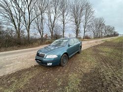 Grün Gebraucht 2004 Skoda Octavia Limousine | 2.999 € (Etwas zu teuer)