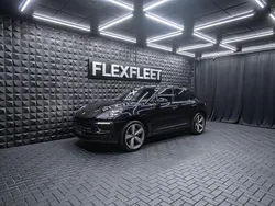 Tiefschwarzmetallic Gebraucht 2021 Porsche Macan SUV | 61.990 € (Fairer Preis)