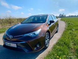 Braun Gebraucht 2015 Toyota Avensis Comfort Kombi | 11.400 € (Fairer Preis)