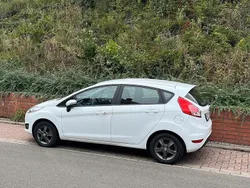 Weiß Gebraucht 2016 Ford Fiesta Celebration Kleinwagen | 7.100 € (Fairer Preis)