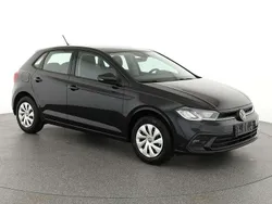 Deep black perleffekt Gebraucht 2024 VW Polo Life Kleinwagen | 20.295 € (Fairer Preis)