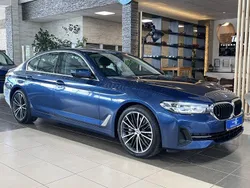 Blau phytonicblau metallic (metallic) Gebraucht 2021 BMW 530 Performance Limousine | 34.400 € (Superpreis)