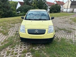 Gelb Gebraucht 2006 Citroën C2 Kleinwagen | 600 €