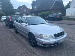Silber Gebraucht 2000 Opel Omega Limousine | 2.200 € (Guter Preis)