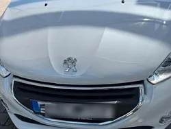 Andere farben Gebraucht 2015 Peugeot 208 Kleinwagen | 4.500 € (Guter Preis)