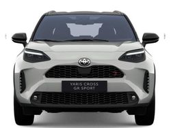 Grau (dynamicgrey metallic / dach schwarz) Gebraucht 2024 Toyota Yaris Cross Sport SUV | 38.800 €