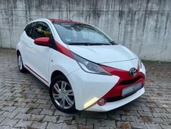 Weiß Gebraucht 2017 Toyota Aygo X-play Kleinwagen | 10.790 € (Fairer Preis)