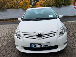 Weiß Gebraucht 2011 Toyota Auris Life Limousine | 5.500 € (Fairer Preis)