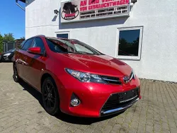Rot Gebraucht 2014 Toyota Auris Edition Limousine | 6.990 € (Guter Preis)
