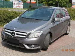 Grau Gebraucht 2014 Mercedes B180 Sport Van / Kleinbus | 12.500 € (Fairer Preis)