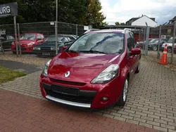 Rot Gebraucht 2010 Renault Clio II Dynamique Limousine | 3.499 € (Etwas zu teuer)