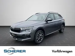 Graphitegrau metallic (metallic) Gebraucht 2024 Skoda Kamiq Drive SUV | 23.990 € (Fairer Preis)