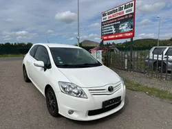 Weiß Gebraucht 2011 Toyota Auris Limousine | 2.990 € (Superpreis)